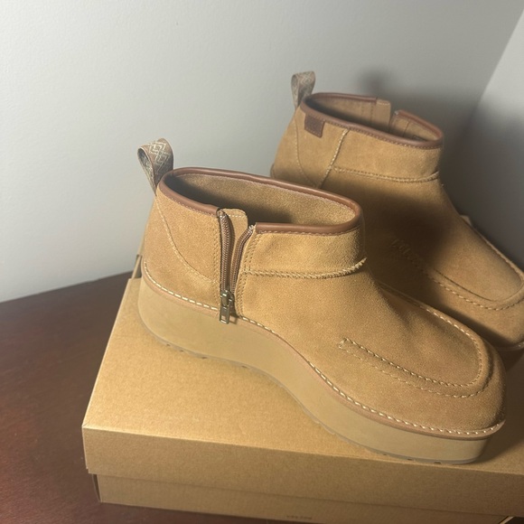 Rare New Cute Ugg Boots Women 9 1/2 with Side Zip - Picture 3 of 6